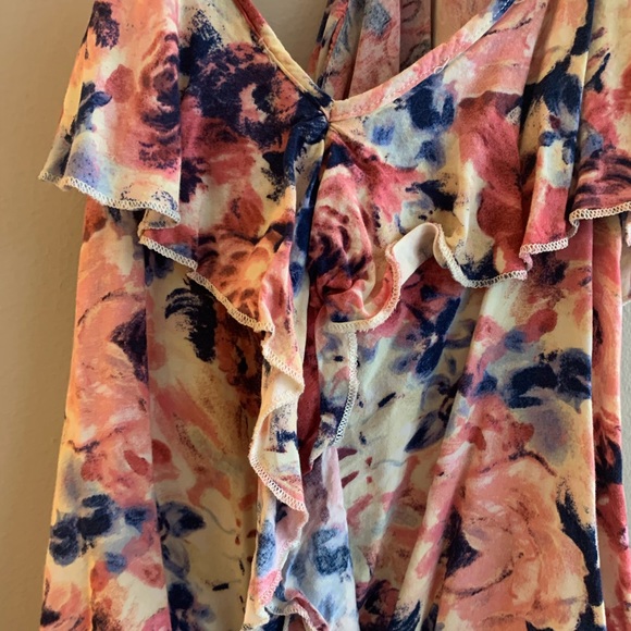 Watercolor Floral Ruffle Tank 🌹 - Picture 4 of 6